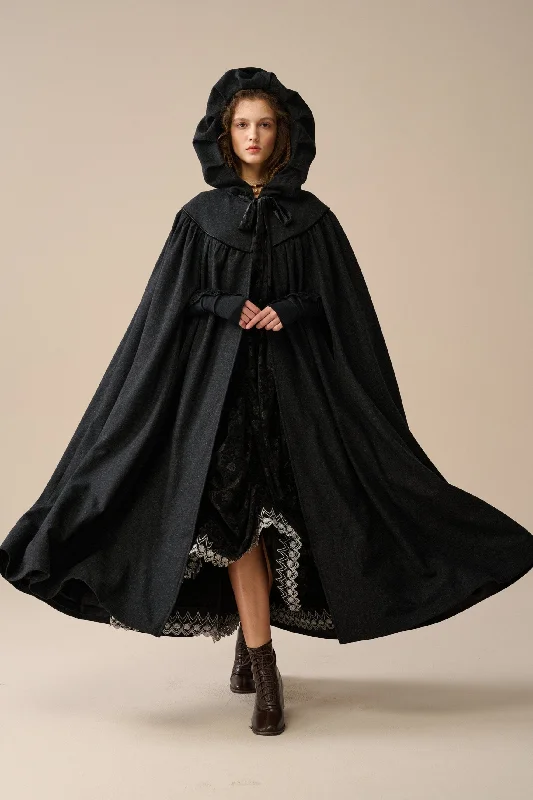 Versatile Outfits Perfumer 33 | hooded wool cloak